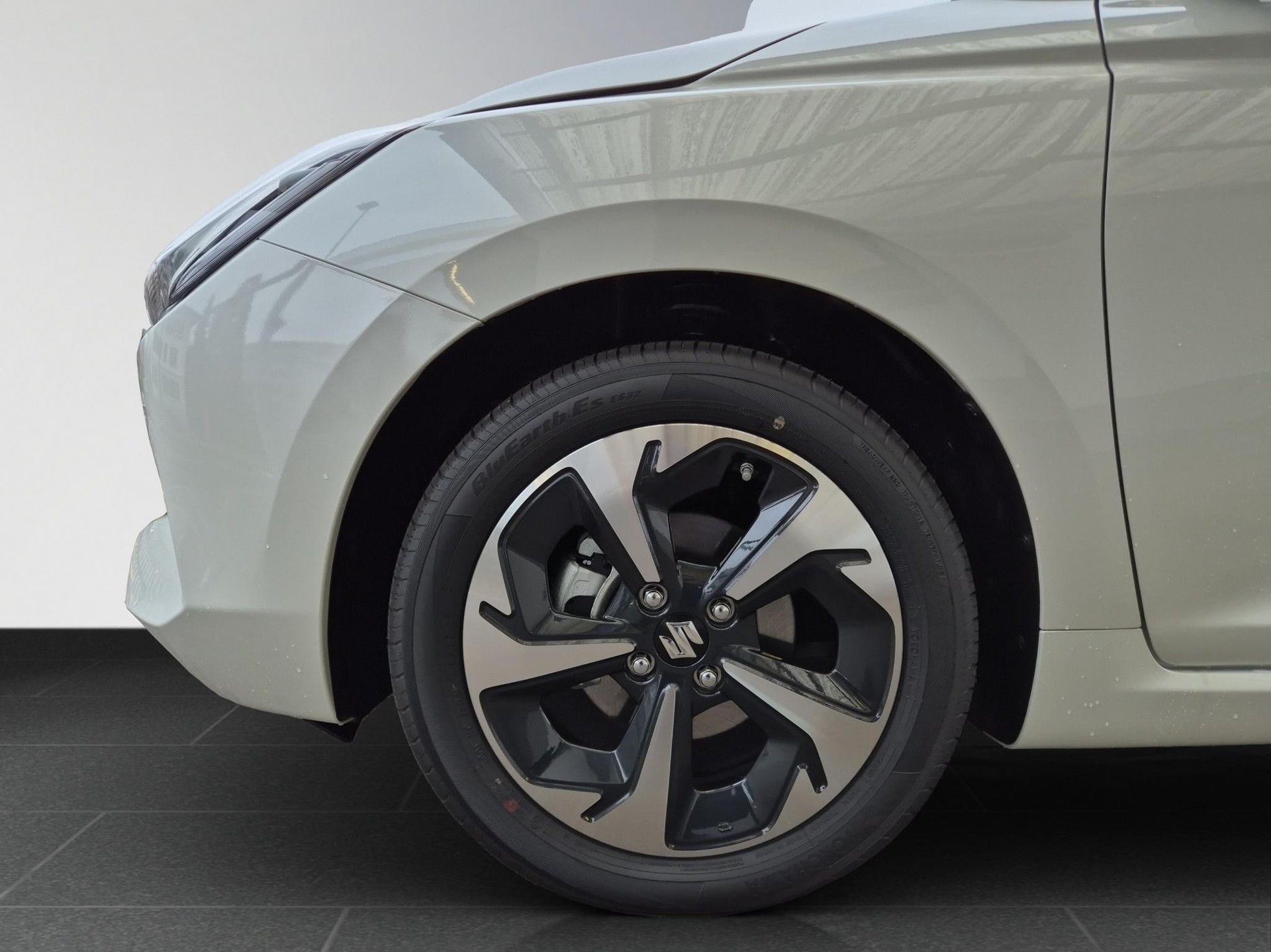 SUZUKI Swift 1.2 Compact Top Hybrid-image-18