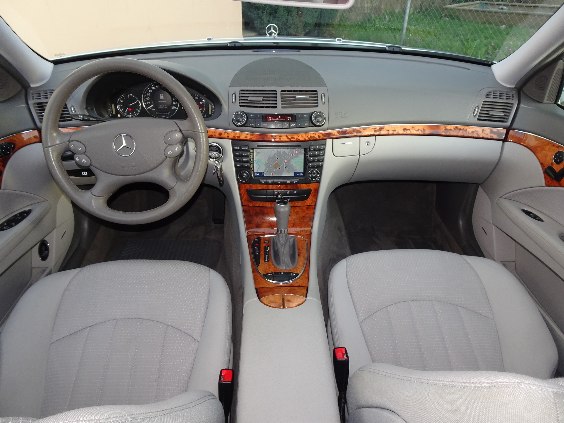 MERCEDES-BENZ E 320 CDI Elégance 4Matic Automatic-image-4