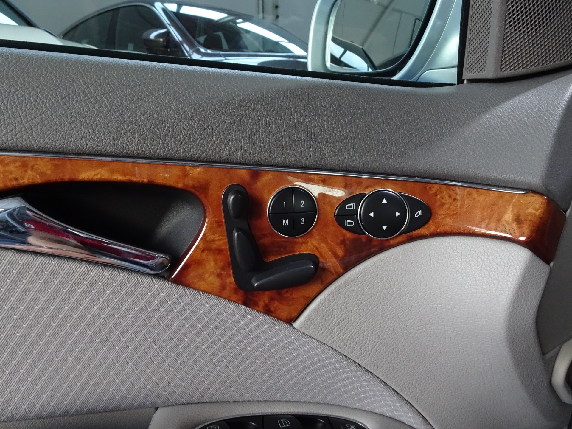 MERCEDES-BENZ E 320 CDI Elégance 4Matic Automatic-image-9