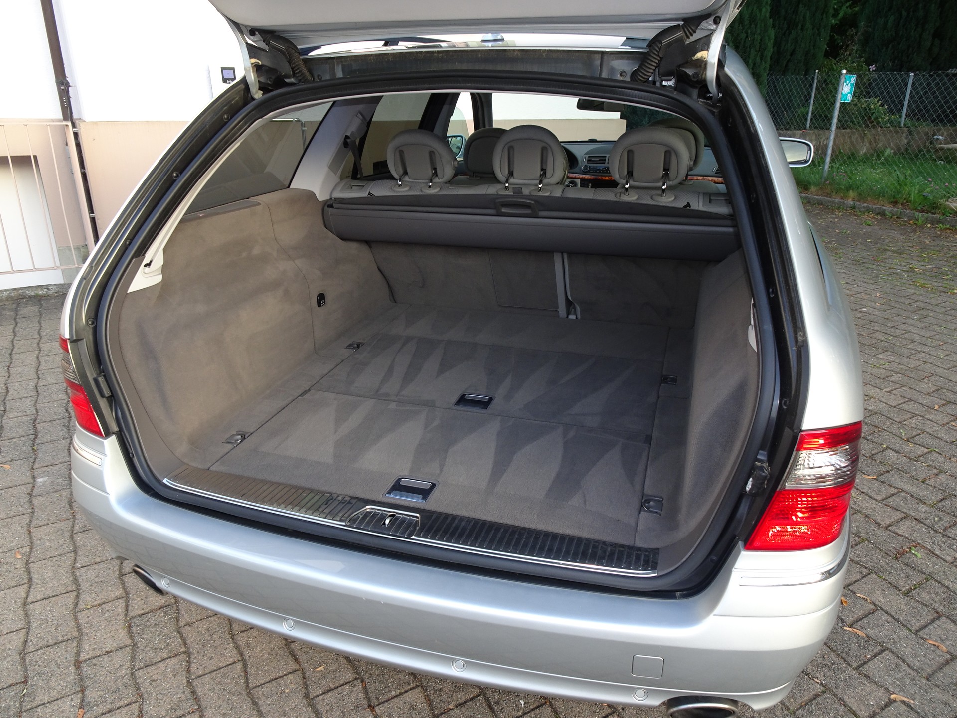 MERCEDES-BENZ E 320 CDI Elégance 4Matic Automatic-image-10