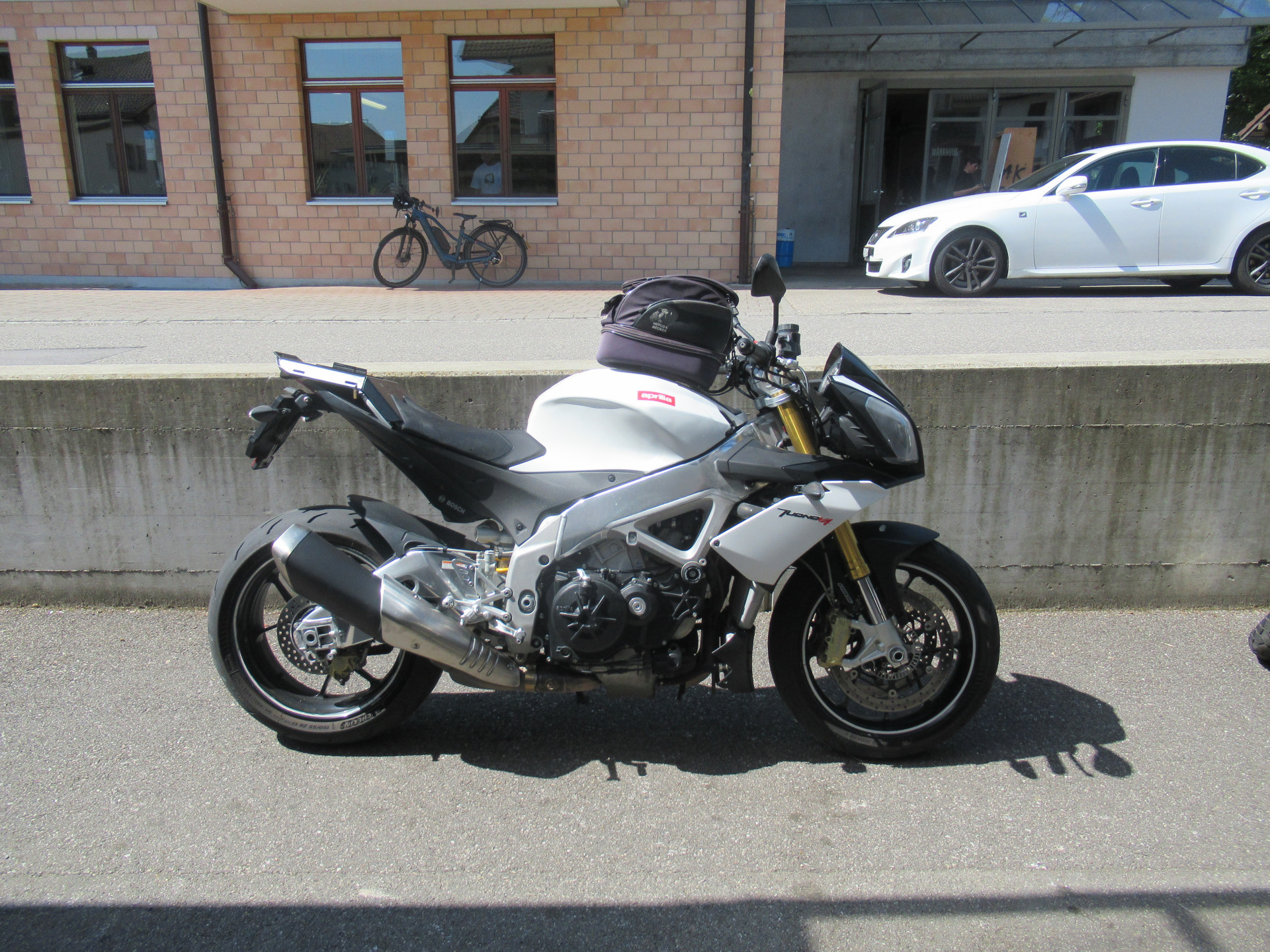 APRILIA Tuono V4 1000 R APRC-showroom-element-1