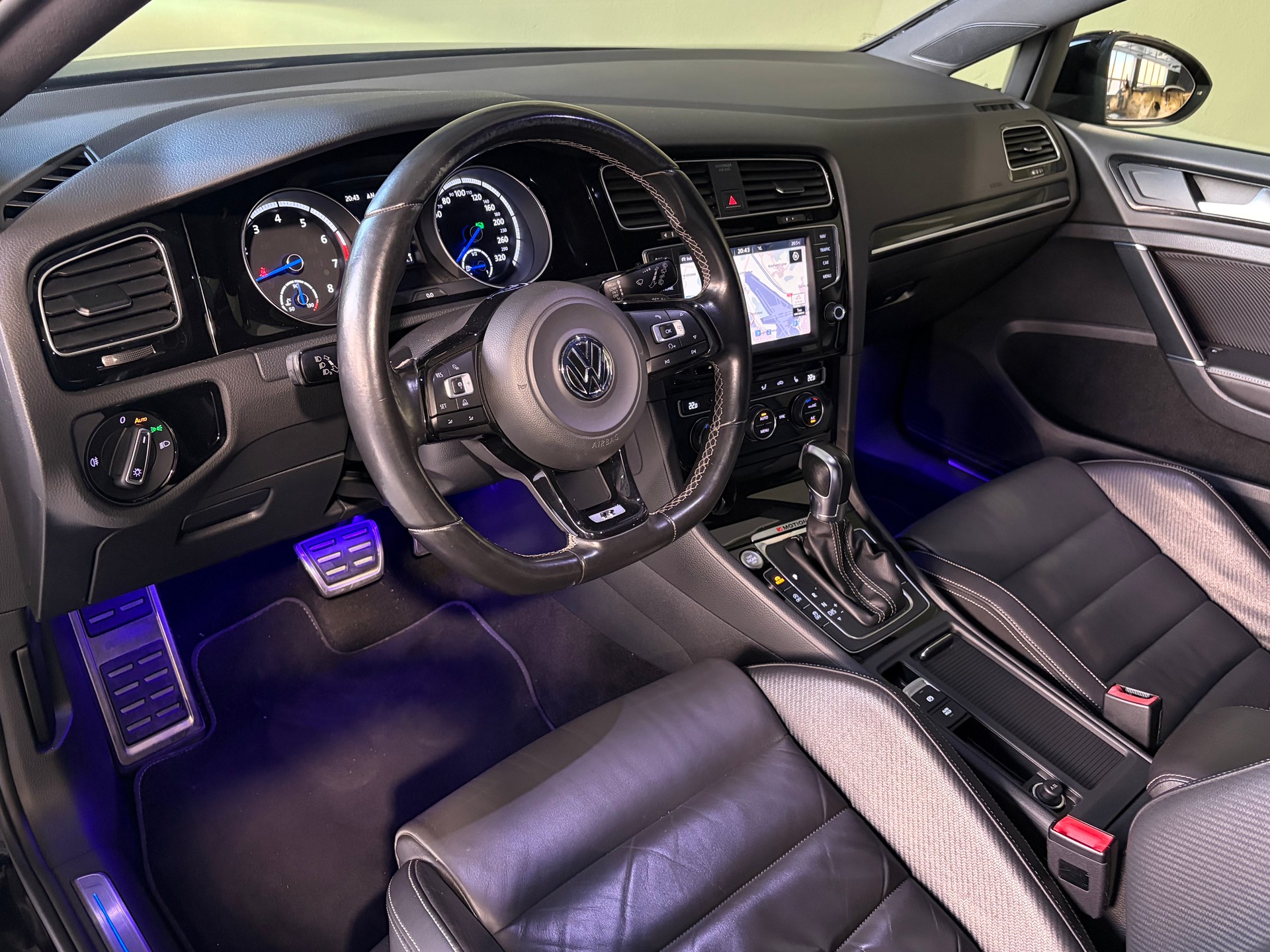 VW Golf 2.0 TSI R 4Motion DSG * MFK 28. 01 2026 *-image-11