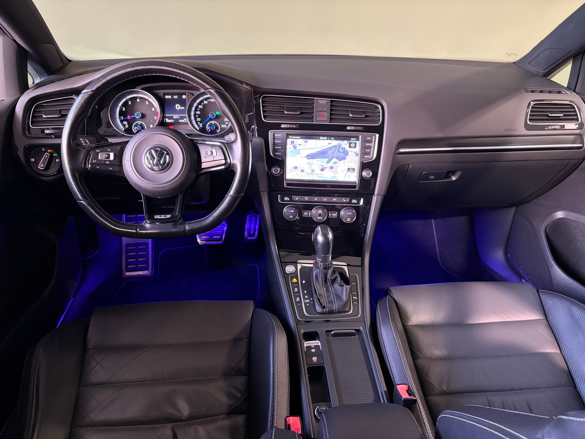 VW Golf 2.0 TSI R 4Motion DSG * MFK 28. 01 2026 *-image-10