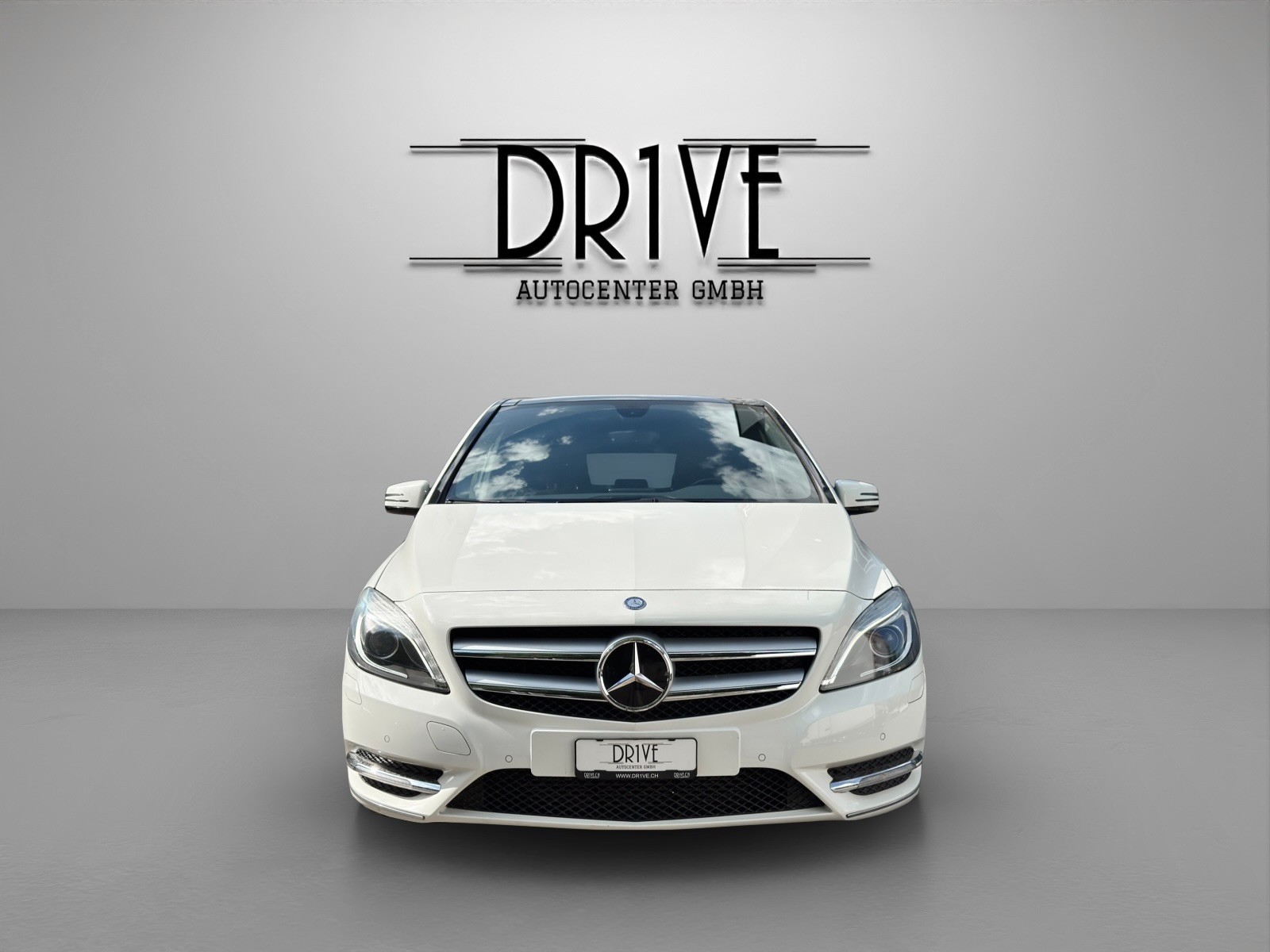 MERCEDES-BENZ B 180-showroom-element-1