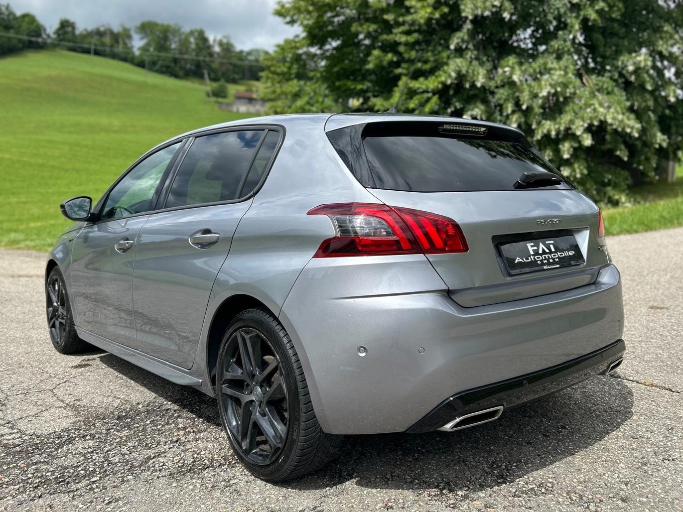 PEUGEOT 308 1.2 Pure Tech GT Pack EAT8-image-2