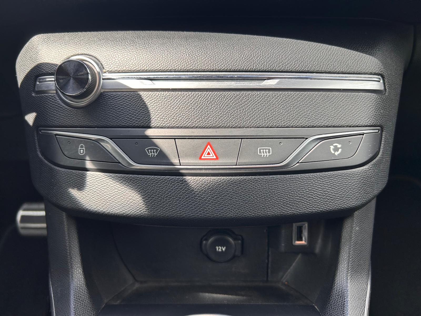PEUGEOT 308 1.2 Pure Tech GT Pack EAT8-image-21