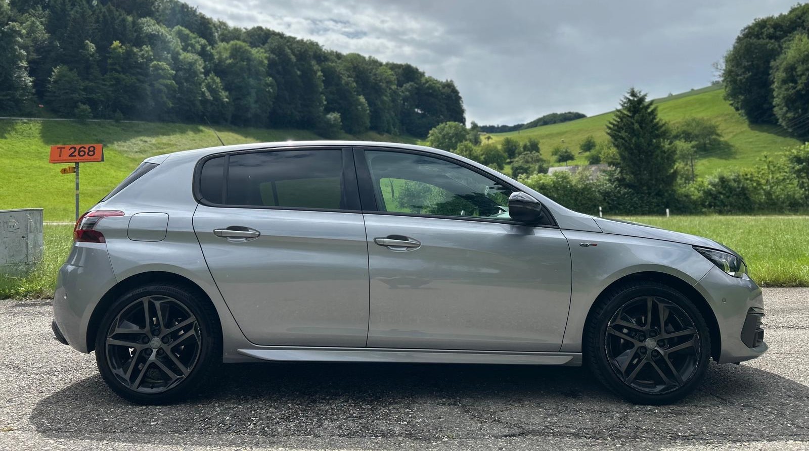 PEUGEOT 308 1.2 Pure Tech GT Pack EAT8-image-5