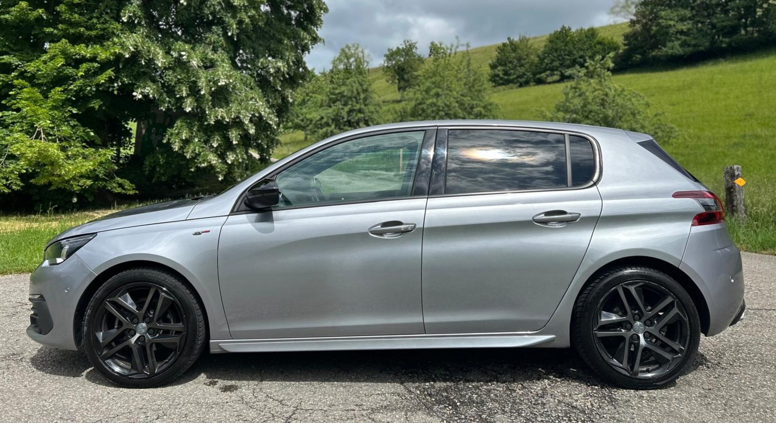 PEUGEOT 308 1.2 Pure Tech GT Pack EAT8-image-1