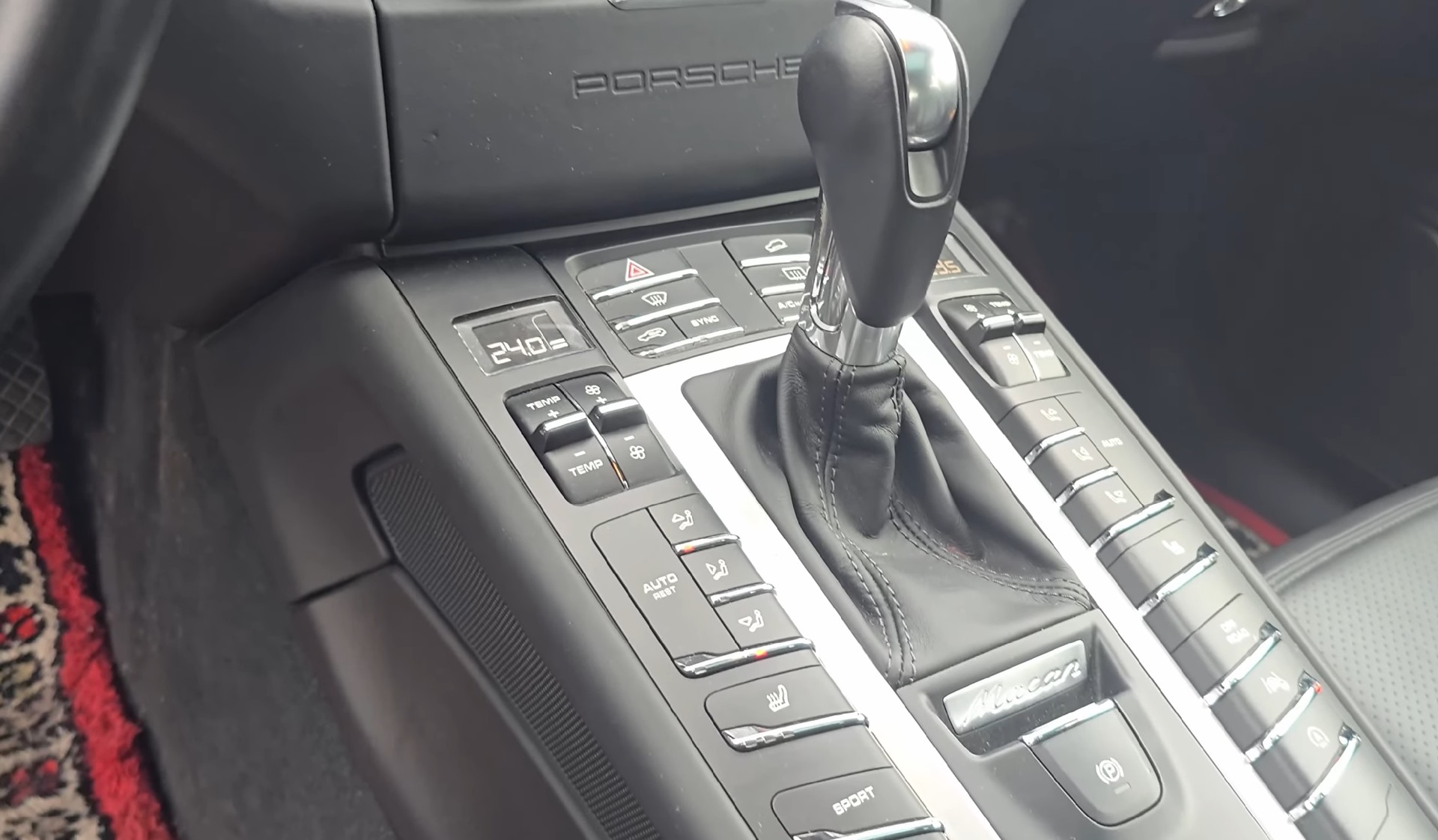 PORSCHE Saphirblaumetallic 252 PS-image-9