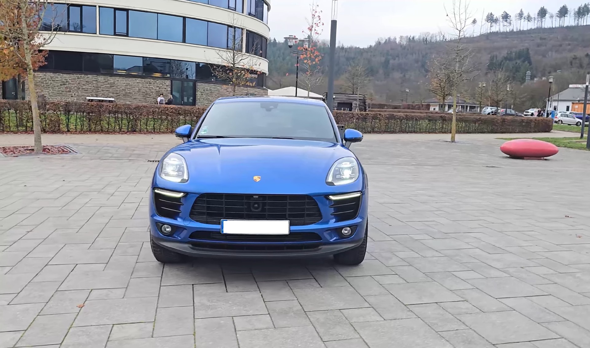 PORSCHE Saphirblaumetallic 252 PS-image-6