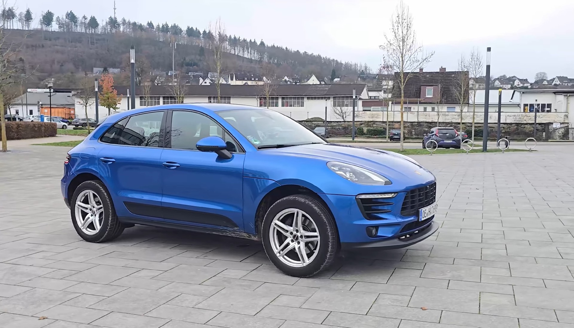 PORSCHE Saphirblaumetallic 252 PS-image-5