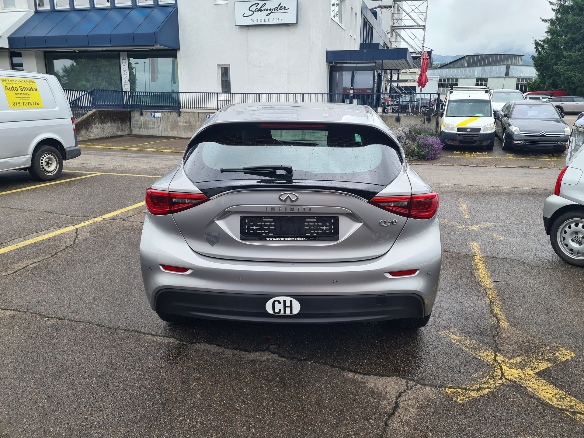 INFINITI Q30 1.5d Business FWD-image-2