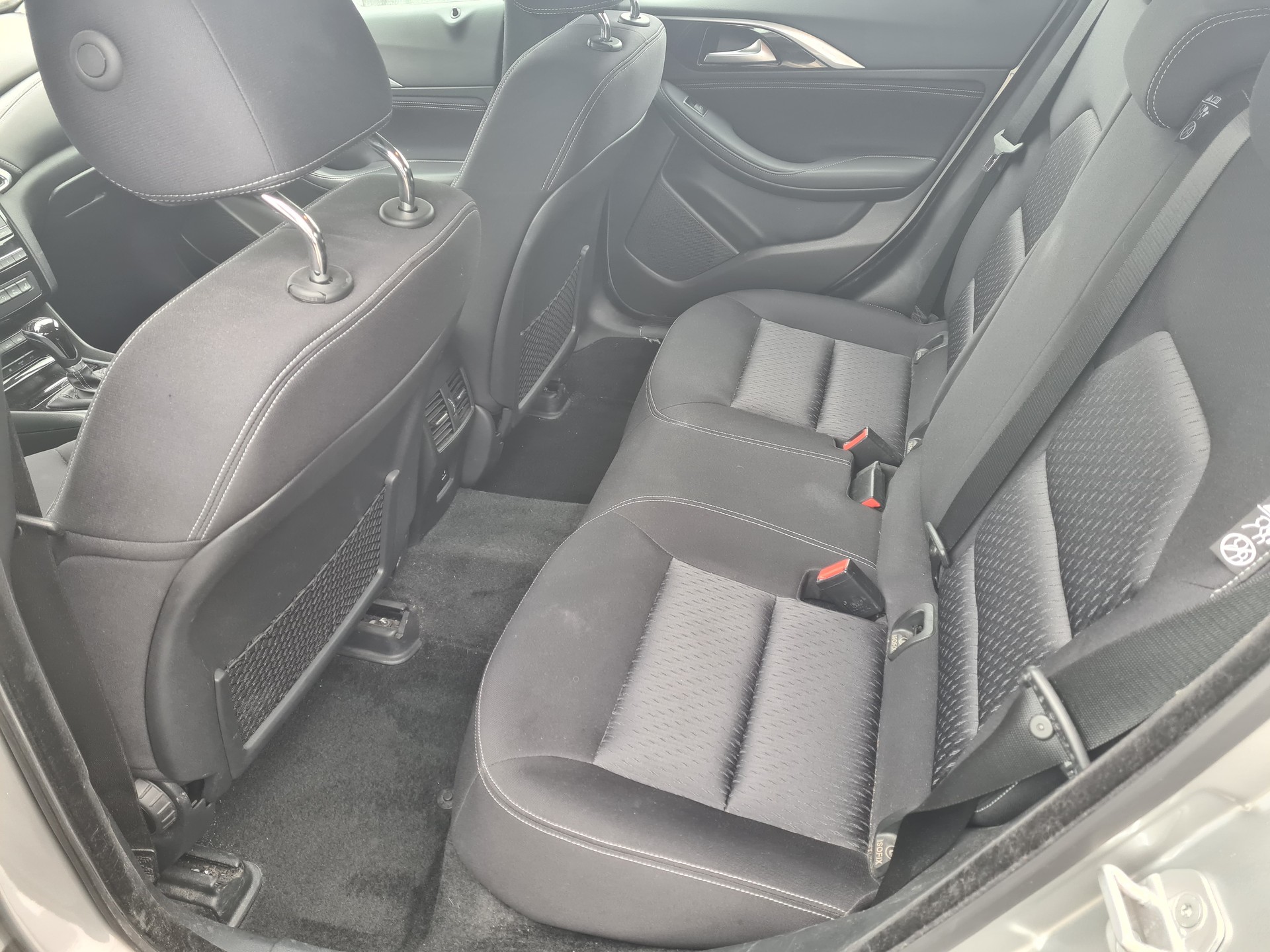 INFINITI Q30 1.5d Business FWD-image-7