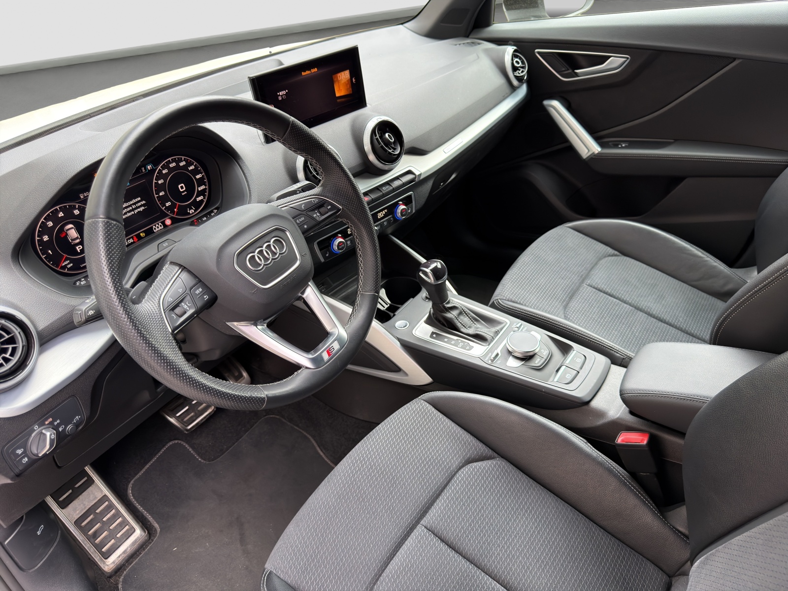 AUDI Q2 35 TFSI S line S-tronic-image-6