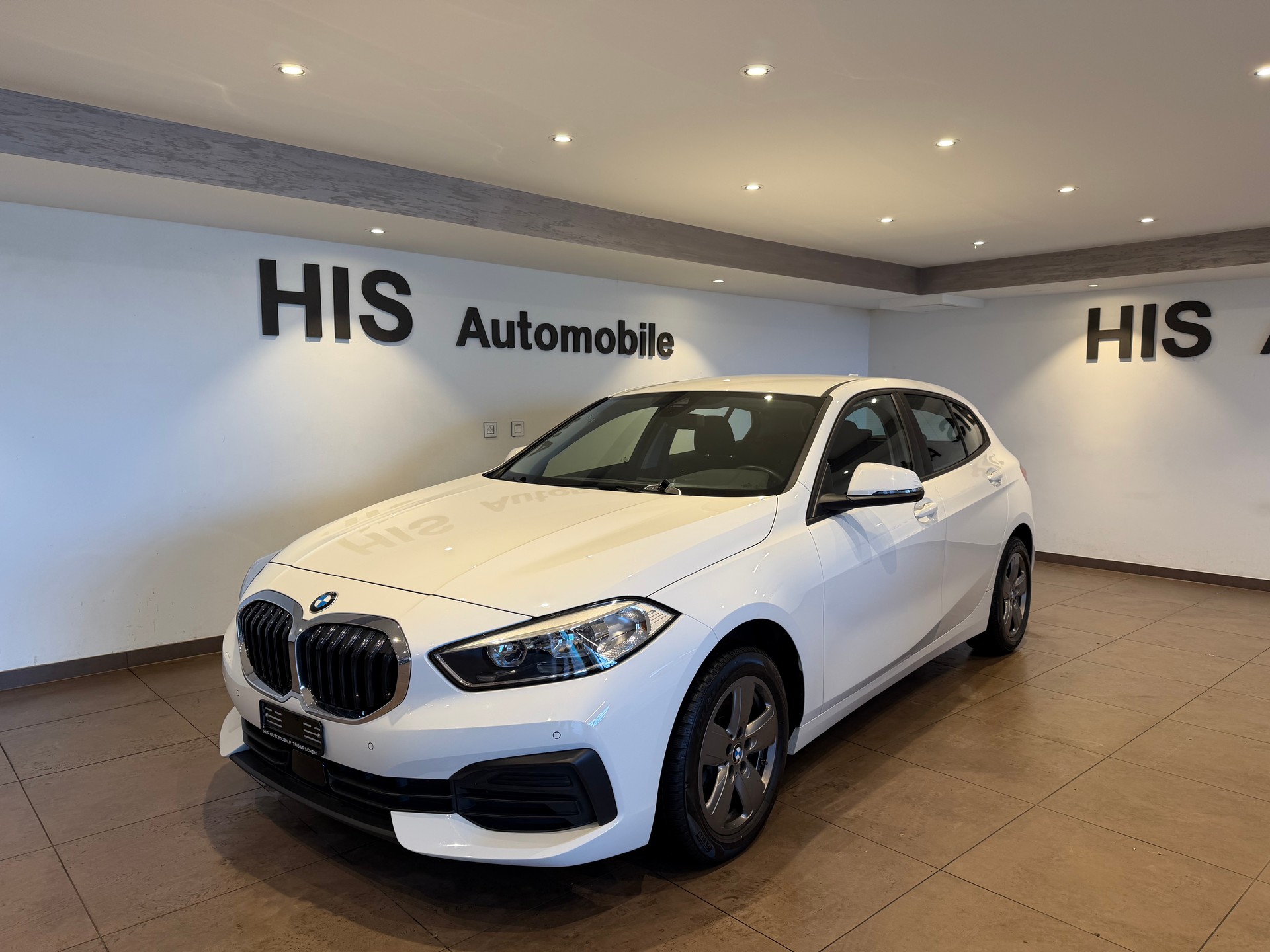 BMW 118i Advantage-image-0