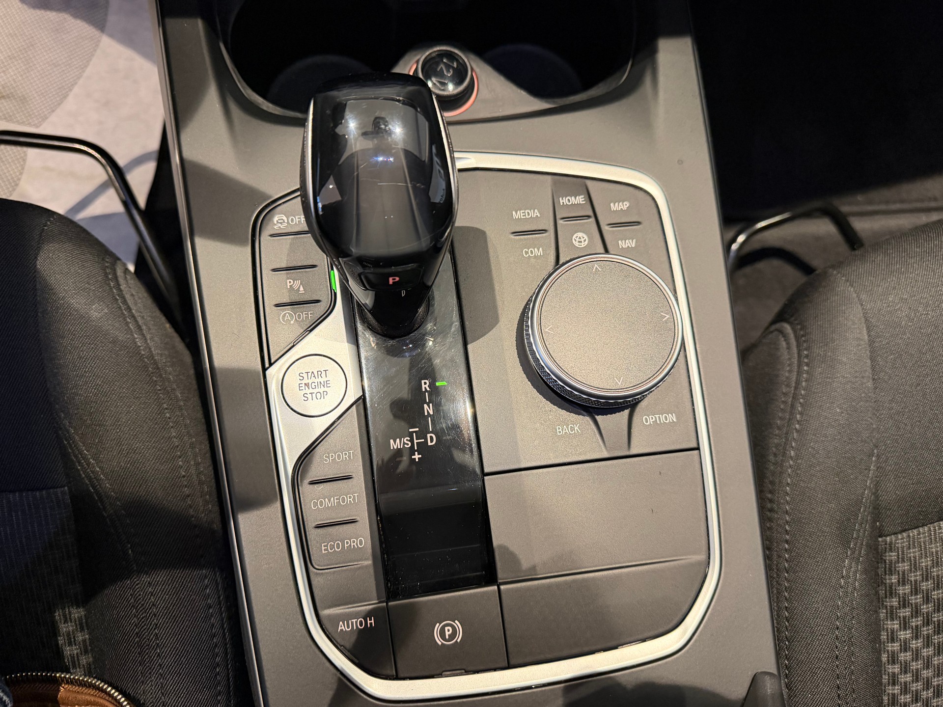 BMW 118i Advantage-image-13