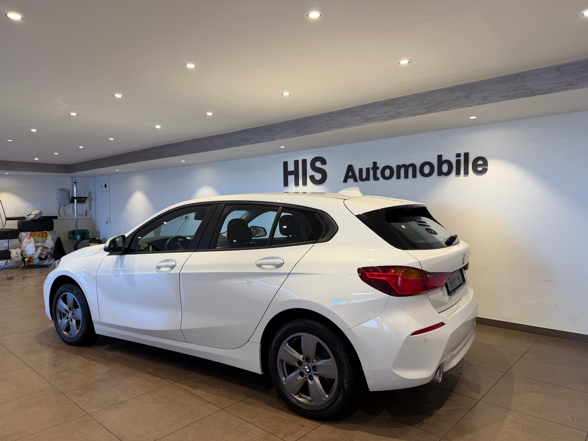 BMW 118i Advantage-image-2