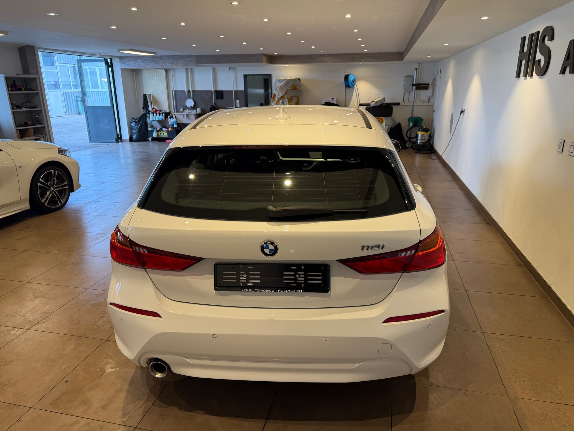 BMW 118i Advantage-image-4