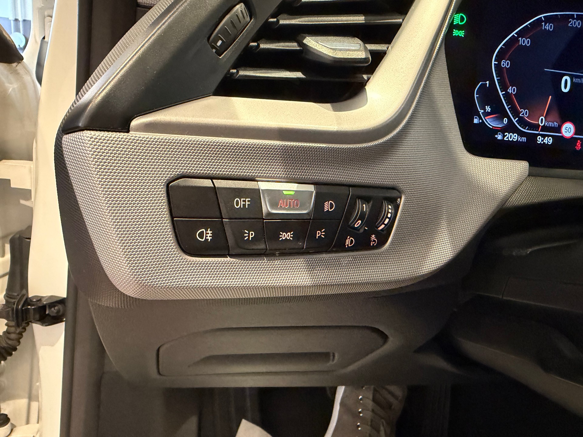 BMW 118i Advantage-image-16