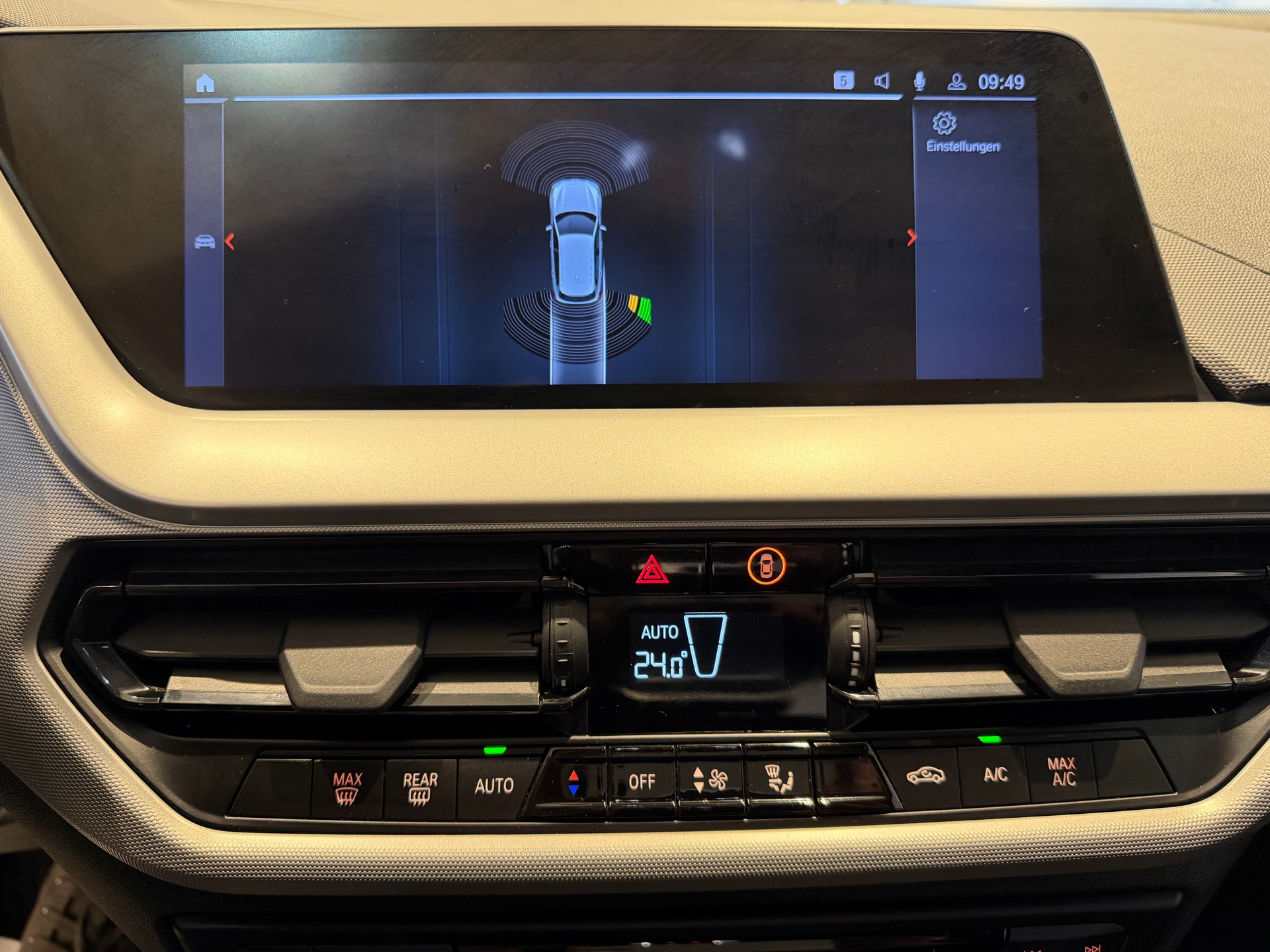 BMW 118i Advantage-image-12
