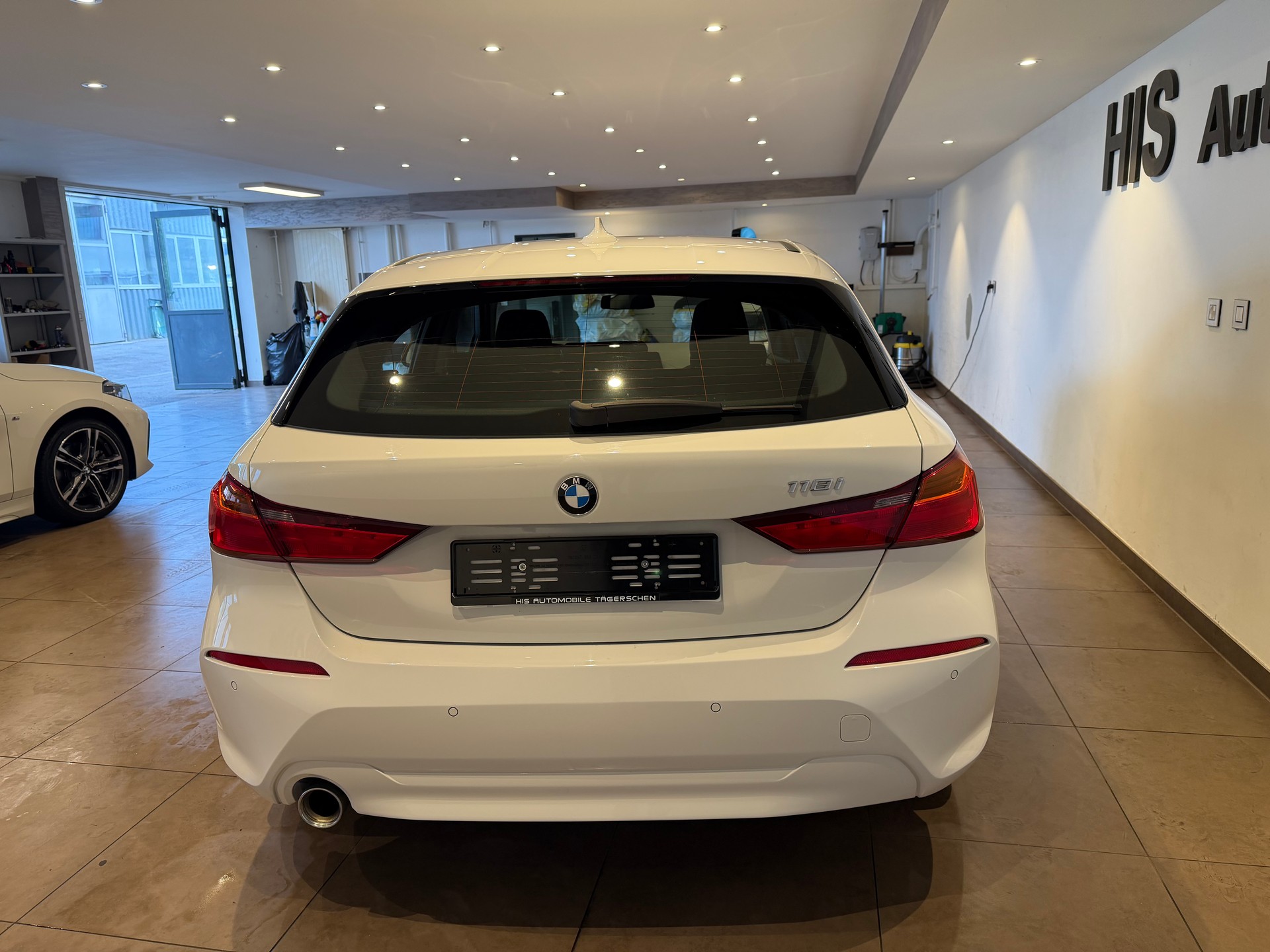 BMW 118i Advantage-image-5
