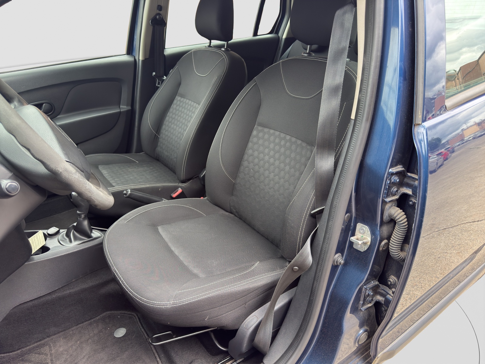 DACIA Logan MCV 0.9 Lauréate Automatic-image-10