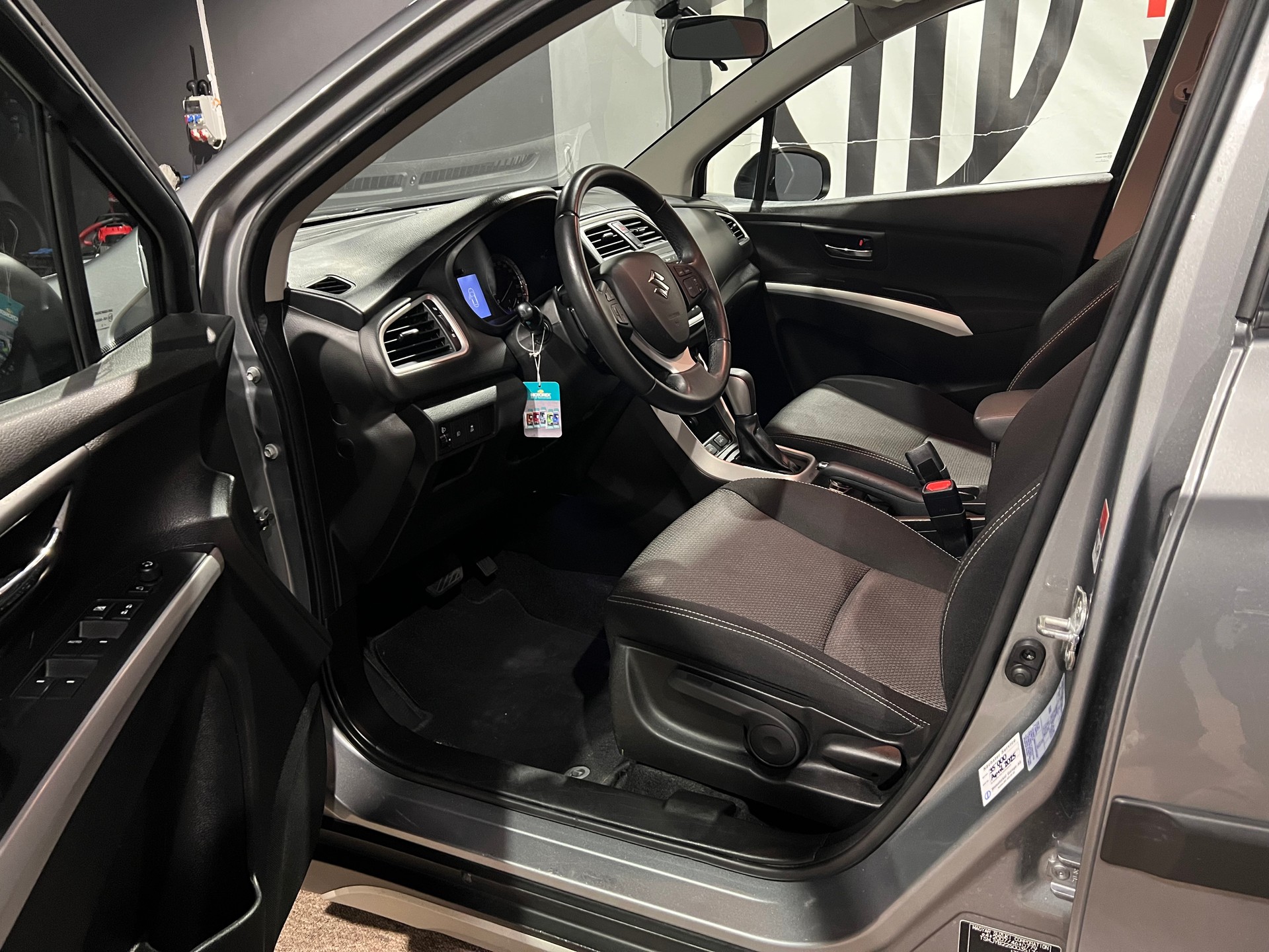 SUZUKI SX4 S-Cross 1.6 16V Compact+ 4WD CVT7-image-10