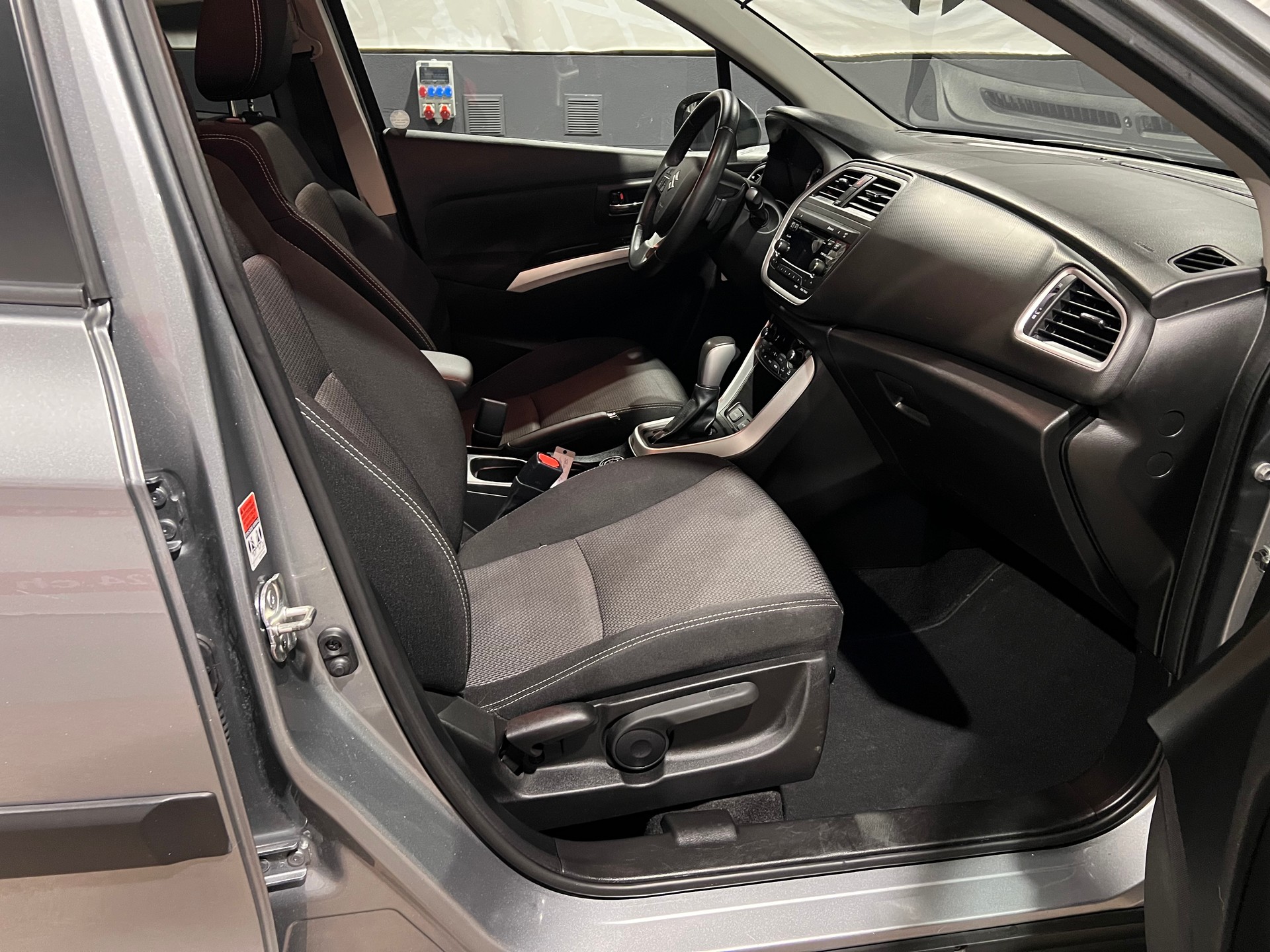 SUZUKI SX4 S-Cross 1.6 16V Compact+ 4WD CVT7-image-12
