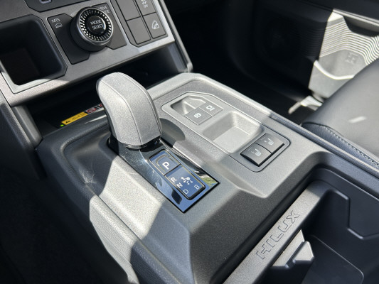 TOYOTA Hilux BEV Style AWD-image-12