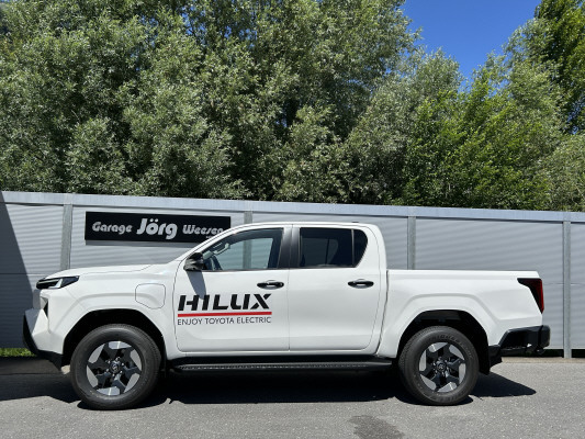 TOYOTA Hilux BEV Style AWD-image-2