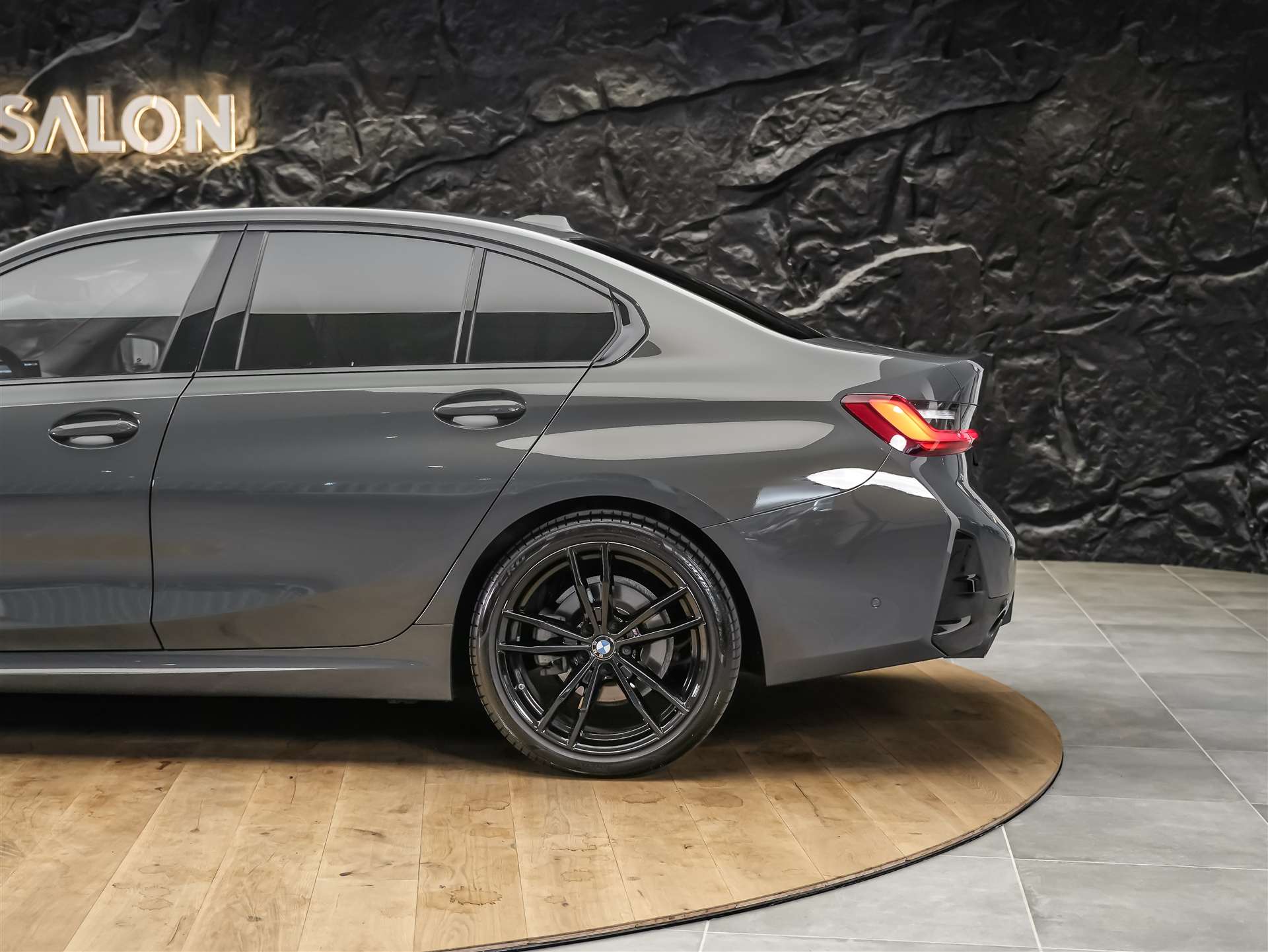 BMW 320d xDrive 48V Steptronic M Sport *360° Kamera*Abstandsregler*Parking Assistant Plus*-image-17