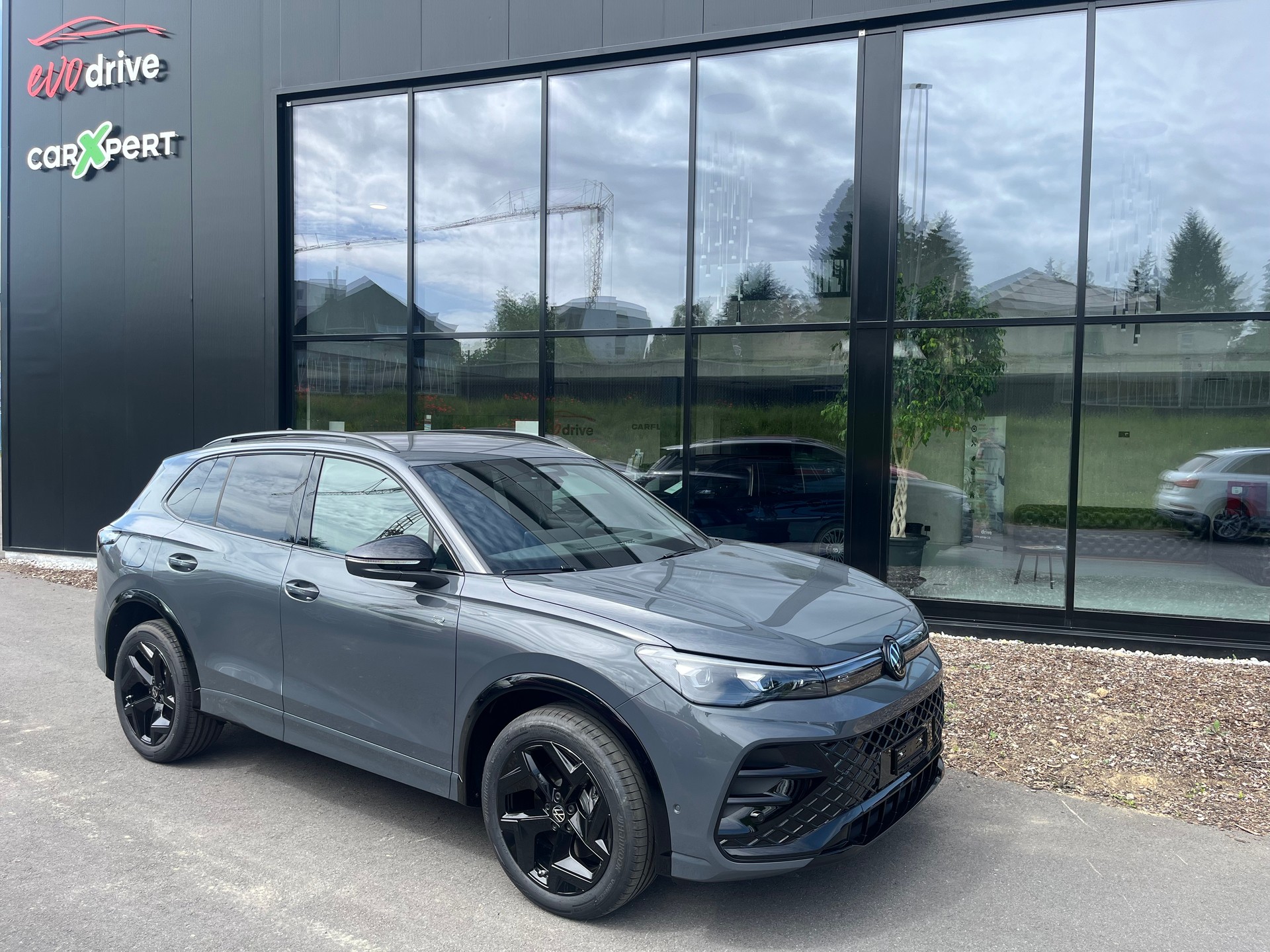 VW Tiguan 1.5 TSI evo2 eHybrid R-Line DSG-image-0