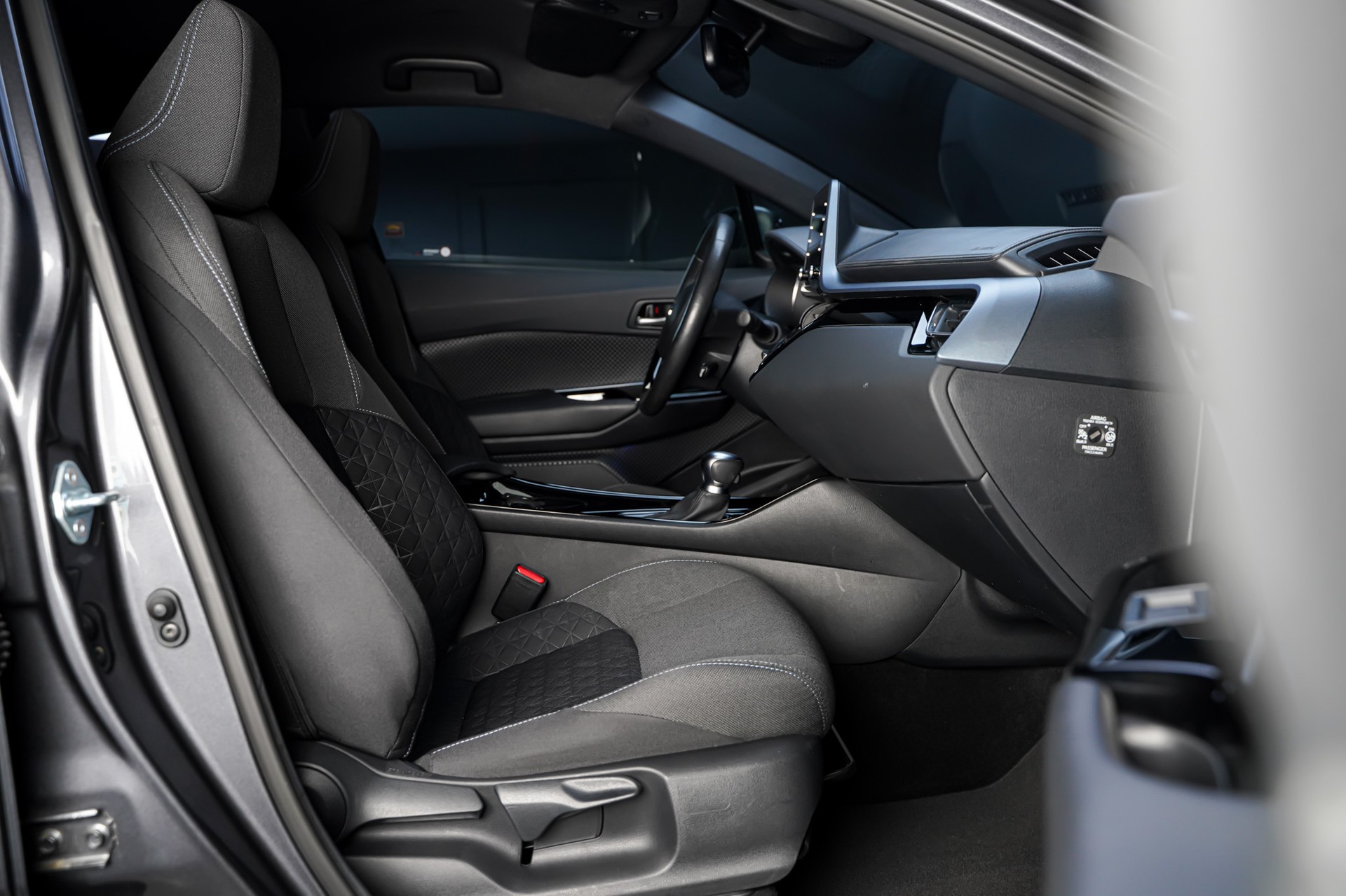 TOYOTA C-HR 2.0 HSD CVT Trend-image-16