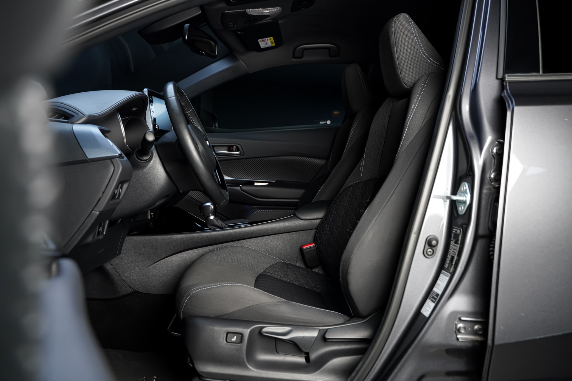 TOYOTA C-HR 2.0 HSD CVT Trend-image-10