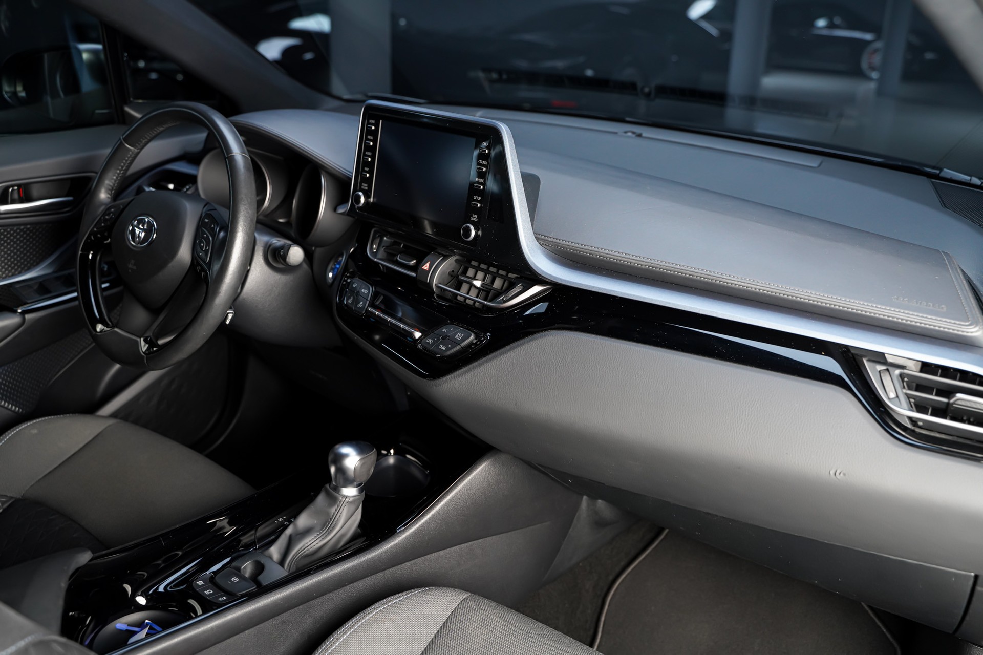 TOYOTA C-HR 2.0 HSD CVT Trend-image-17