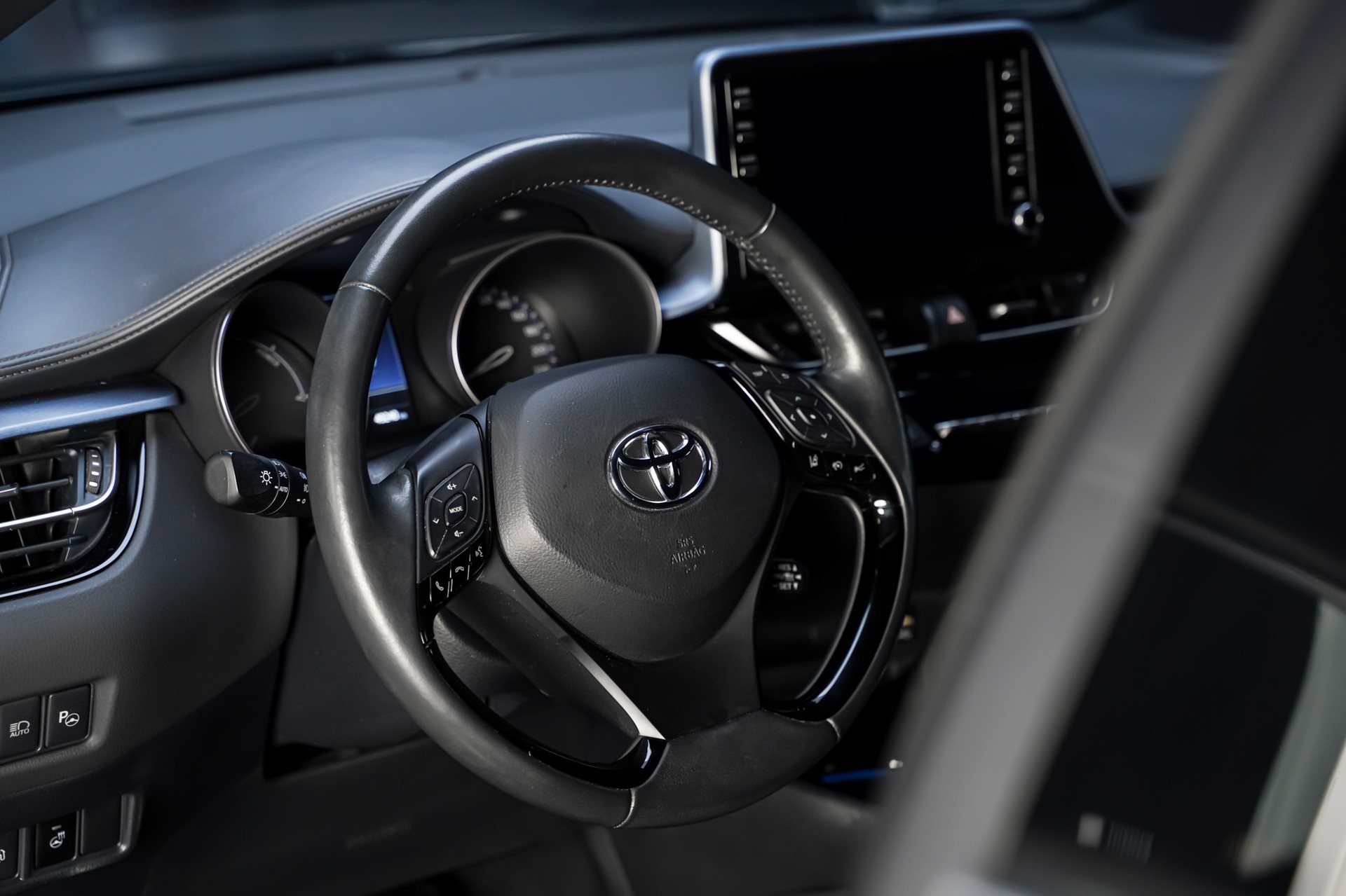 TOYOTA C-HR 2.0 HSD CVT Trend-image-8