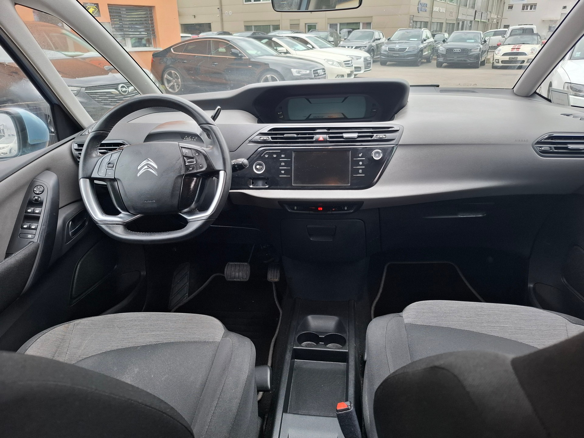CITROEN Grand C4 Picasso 1.6 HDi Attraction EGS6-image-9