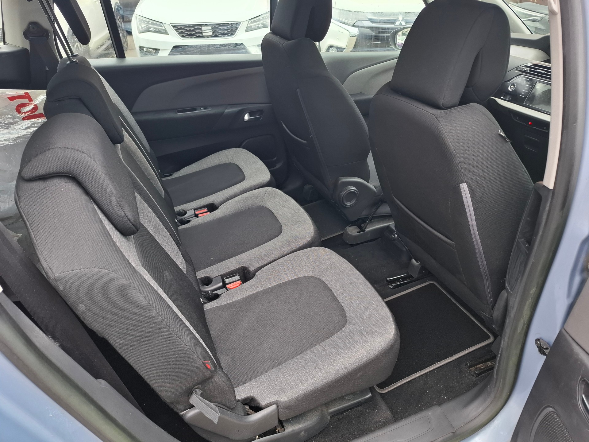 CITROEN Grand C4 Picasso 1.6 HDi Attraction EGS6-image-8