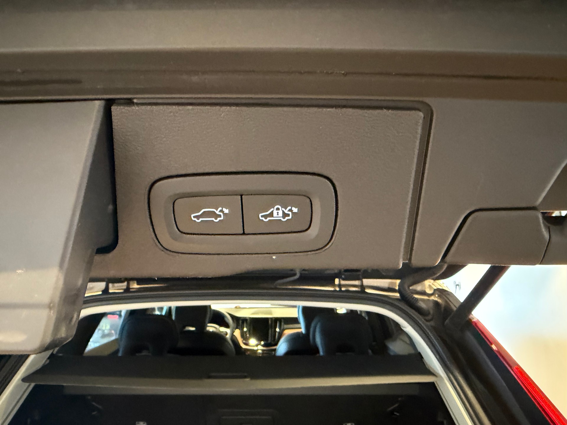 VOLVO XC60 2.0 T8 TE Ultimate Dark-image-7