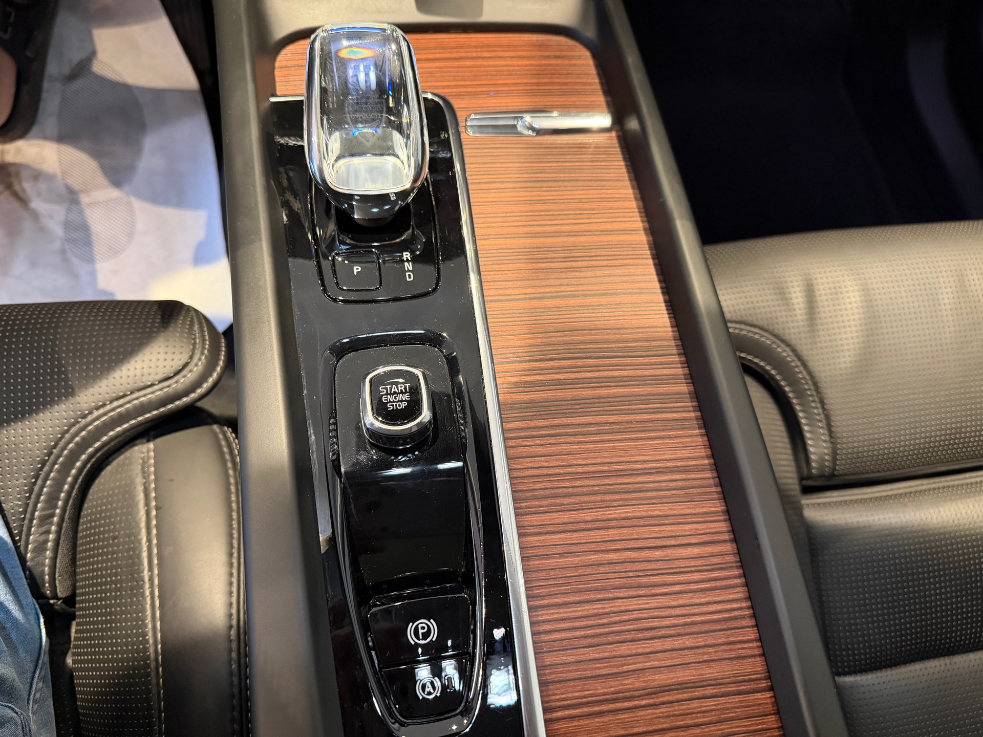 VOLVO XC60 2.0 T8 TE Ultimate Dark-image-17
