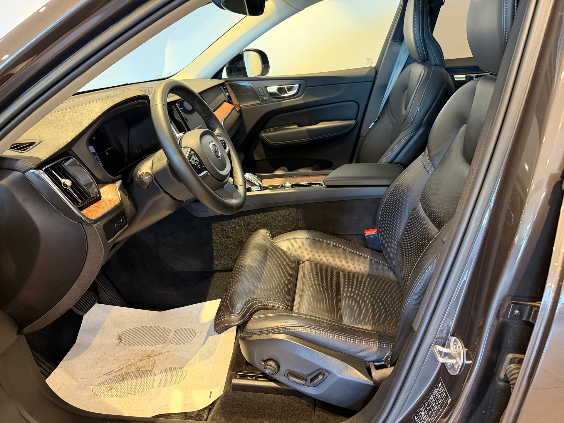VOLVO XC60 2.0 T8 TE Ultimate Dark-image-14