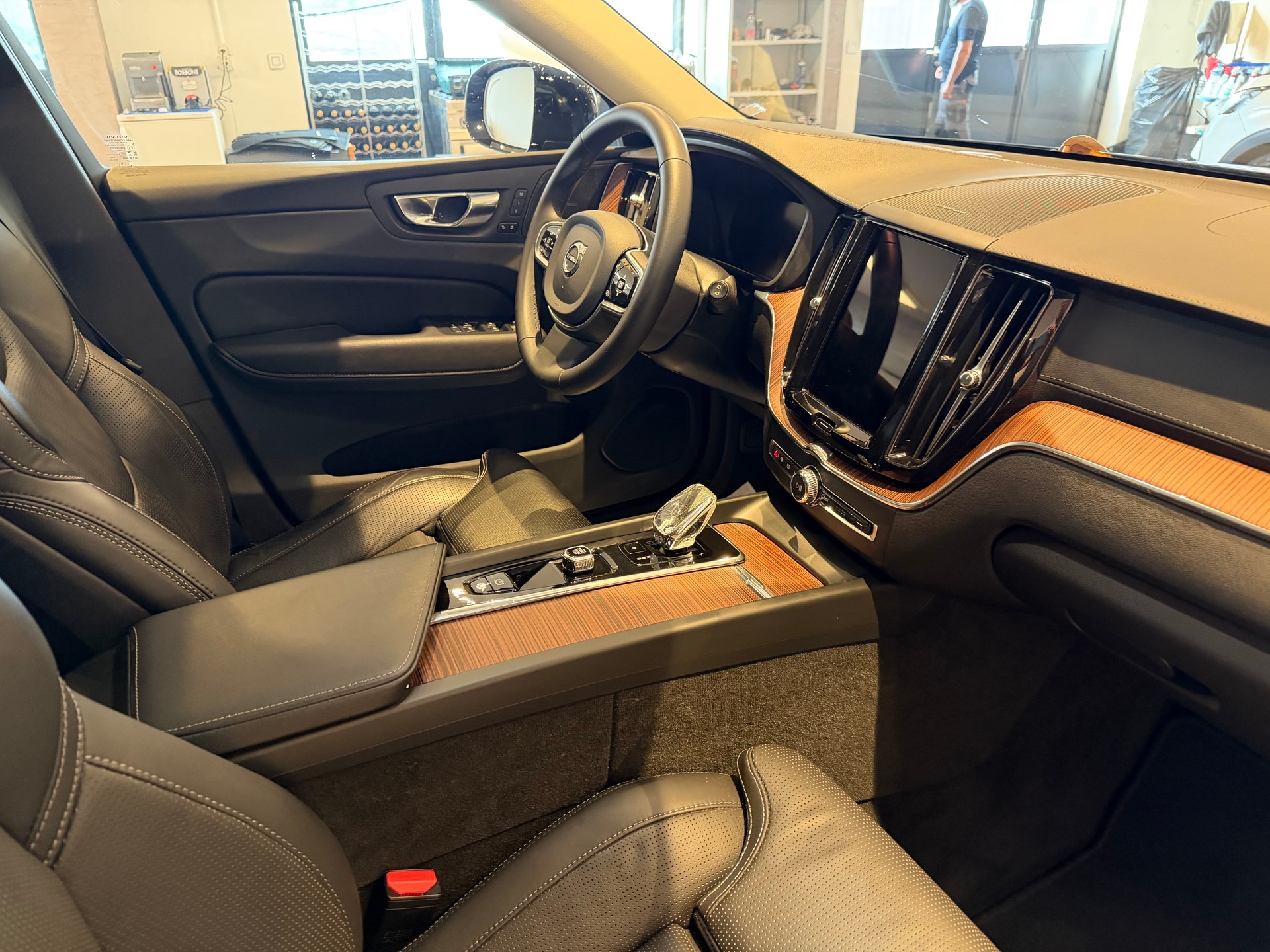 VOLVO XC60 2.0 T8 TE Ultimate Dark-image-10