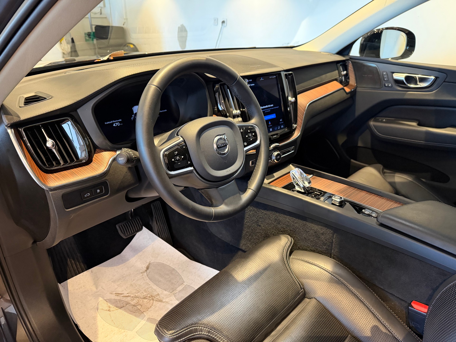 VOLVO XC60 2.0 T8 TE Ultimate Dark-image-15