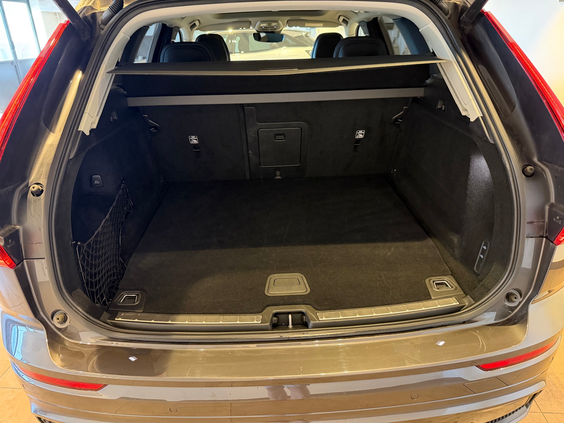 VOLVO XC60 2.0 T8 TE Ultimate Dark-image-6