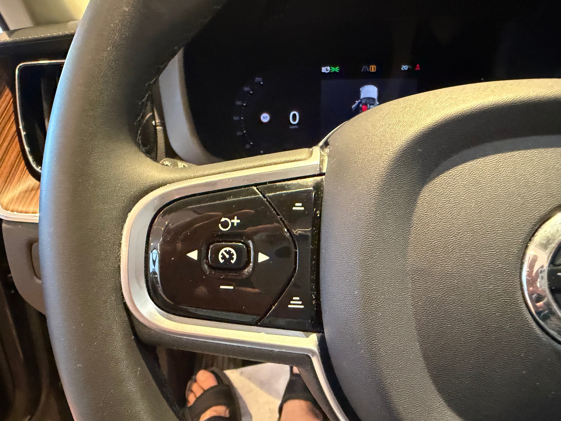 VOLVO XC60 2.0 T8 TE Ultimate Dark-image-19