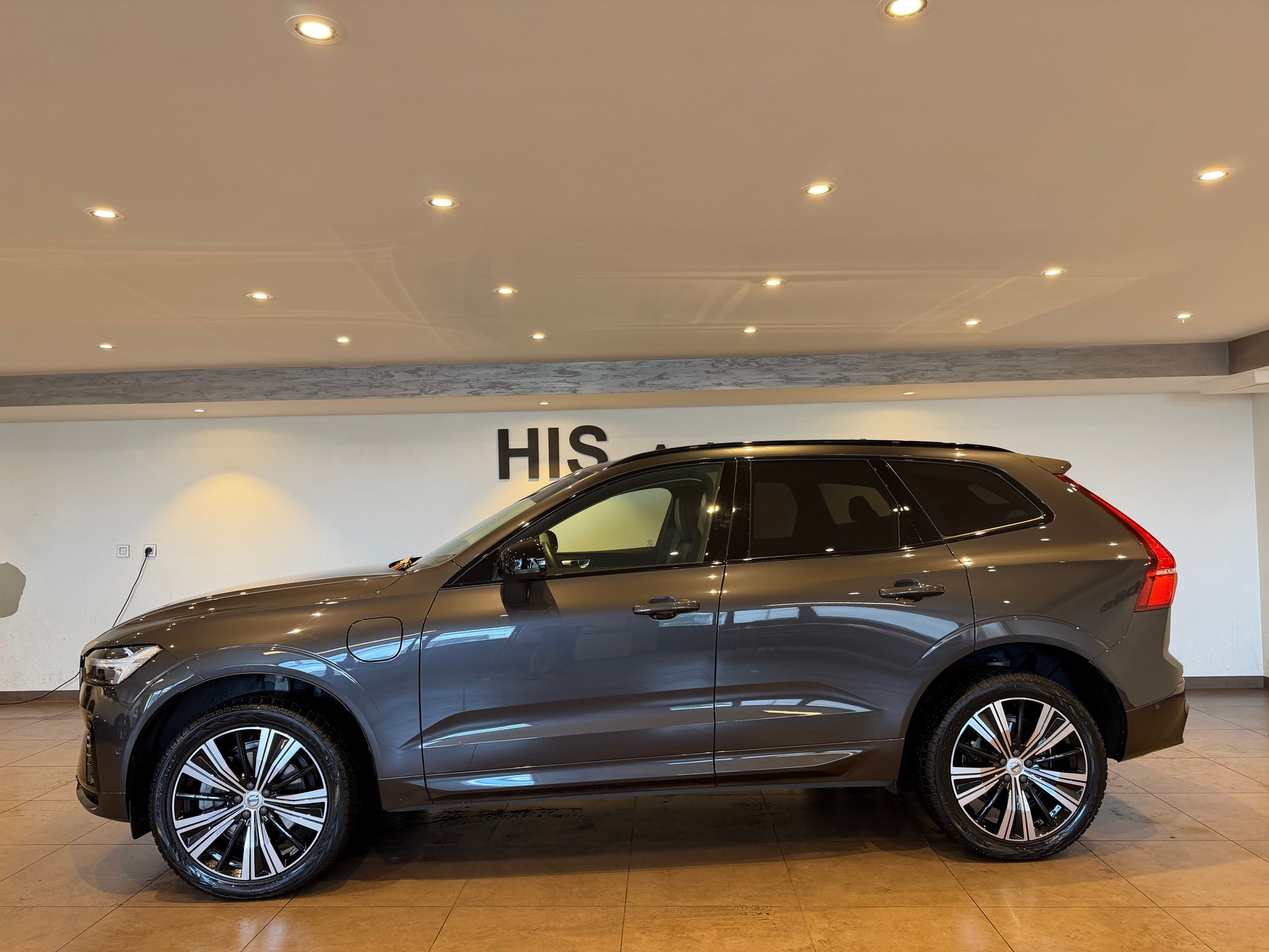 VOLVO XC60 2.0 T8 TE Ultimate Dark-image-3