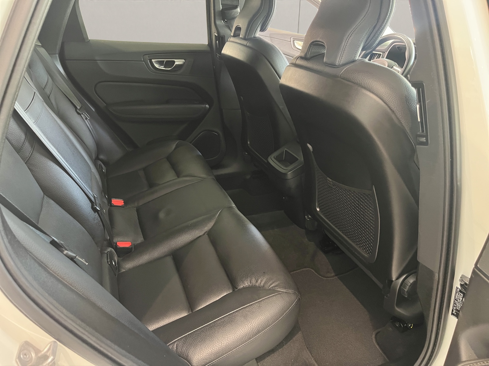 VOLVO XC60 2.0 B4 MH Momentum AWD-image-15