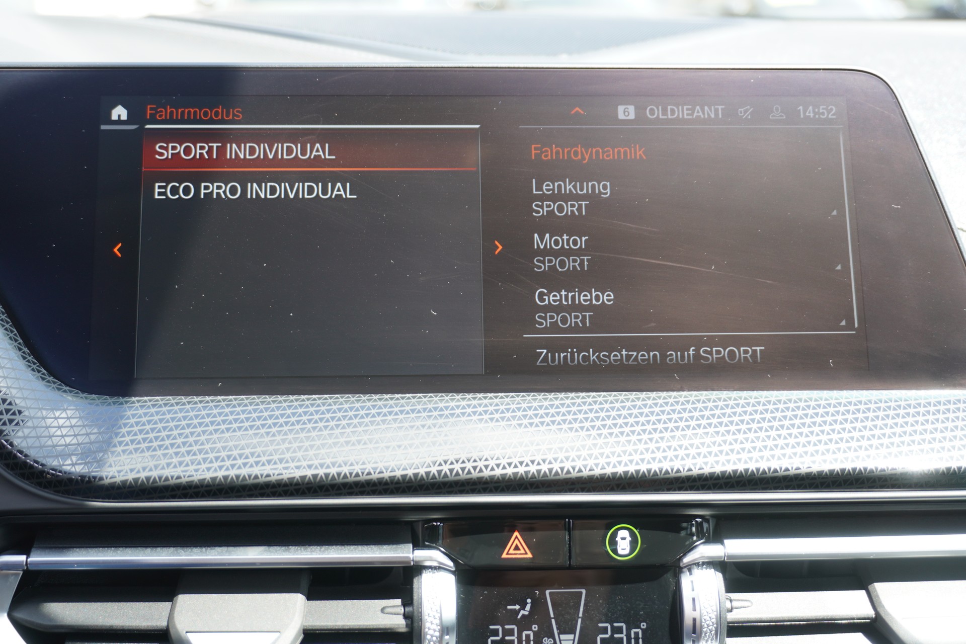 BMW 120i Sport Line Steptronic-image-24