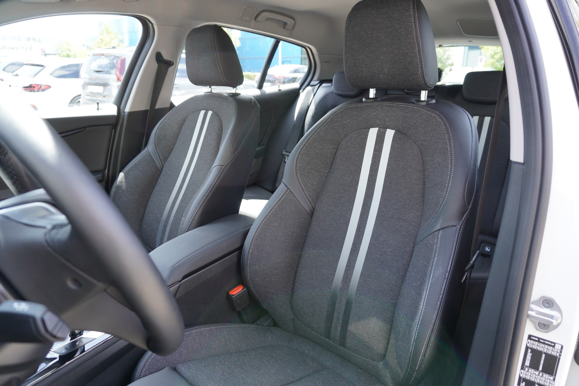 BMW 120i Sport Line Steptronic-image-11