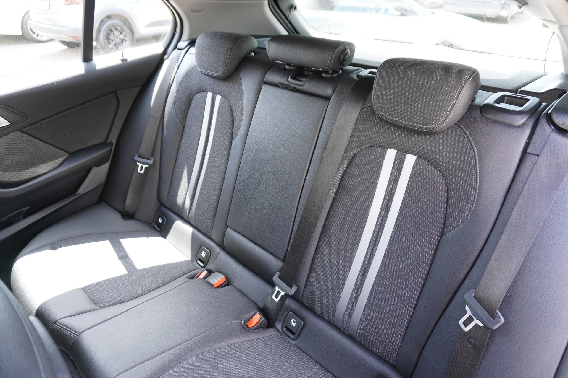 BMW 120i Sport Line Steptronic-image-12